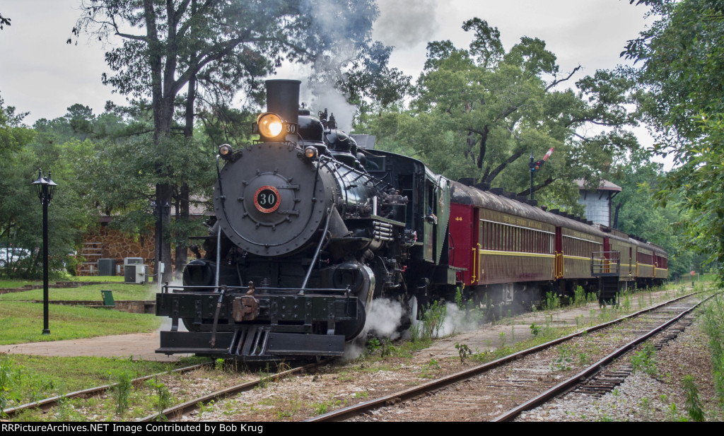 TSR 30 departing Rusk depot westbound